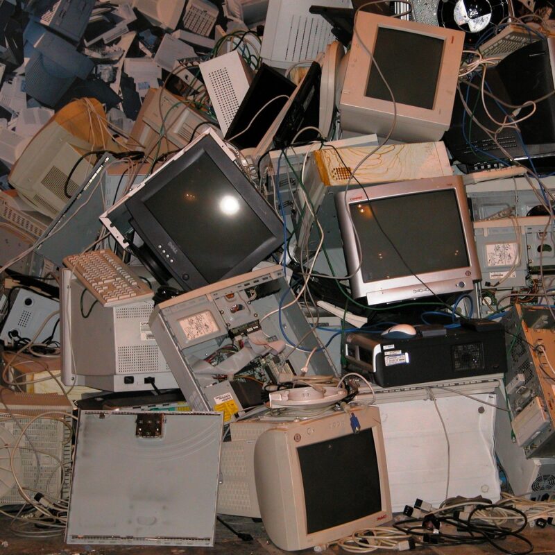 cómo desechar la basura electrónica durante la mudanza de forma responsable
