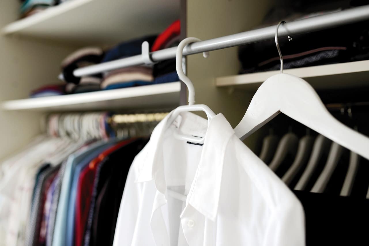Cómo quitar el olor a ropa guardada: Consejos efectivos para refrescar tus prendas